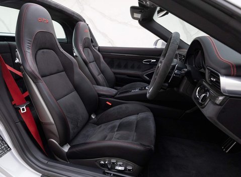Porsche 911 Targa 4 GTS (991.2) 6