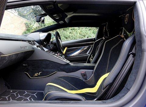 Lamborghini Aventador SV Roadster 14