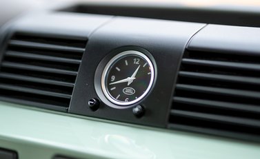 Land Rover Defender 110 Heritage Station Wagon 17