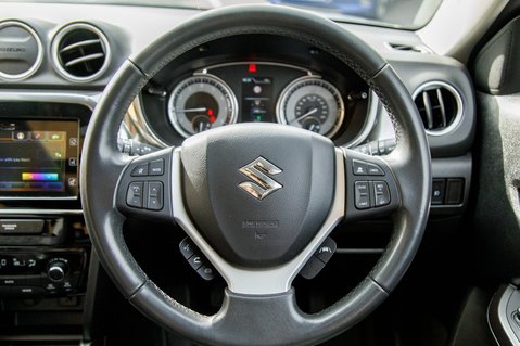 Suzuki Vitara SZ5 BOOSTERJET MHEV 14