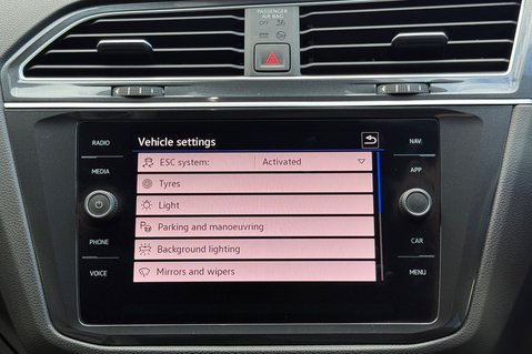 Volkswagen Tiguan R-LINE TDI DSG - RARE LEATHER INTERIOR - APPLE CAR PLAY -CAMERA 51