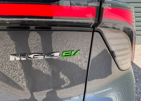 MG MG4 EV 64kWh PREMIUM LONG RANGE 13