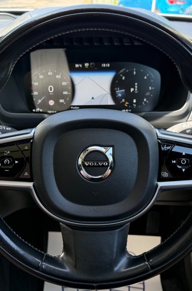 Volvo XC90 B5 INSCRIPTION PRO AWD -B&W -XENIUM PK -PAN ROOF -22S -SURROUND CAMERAS 
