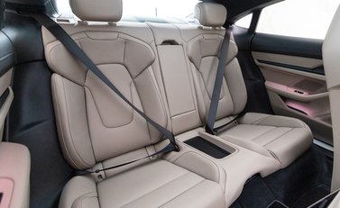 Porsche Taycan TURBO 12