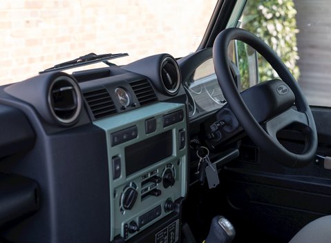 Land Rover Defender 90 Heritage Hard Top 14