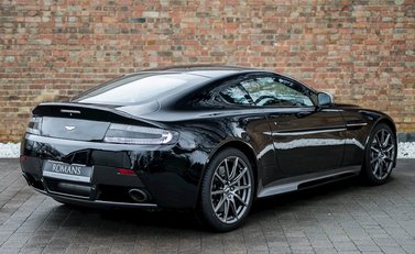 Aston Martin V12 Vantage S 7