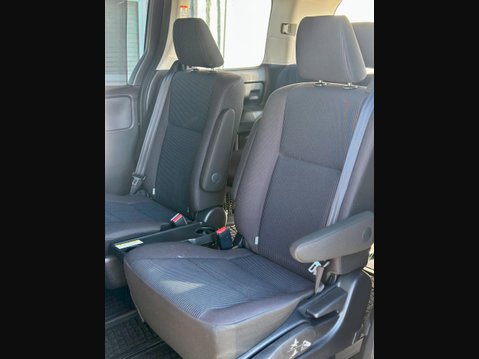 Toyota Noah Hybird 7 Seaters 17