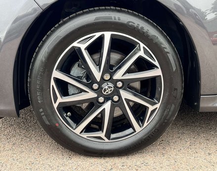 Toyota Yaris 1.5 Yaris Design HEV CVT 5dr 12