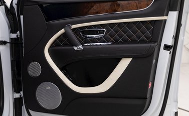 Bentley Bentayga W12 Mulliner 27