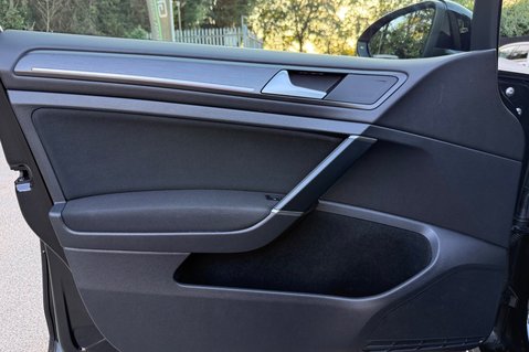 Volkswagen Golf GTI PERFORMANCE TSI DSG - PANORAMIC SUNROOF  27