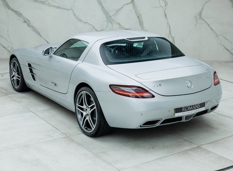 Mercedes-Benz SLS AMG 18