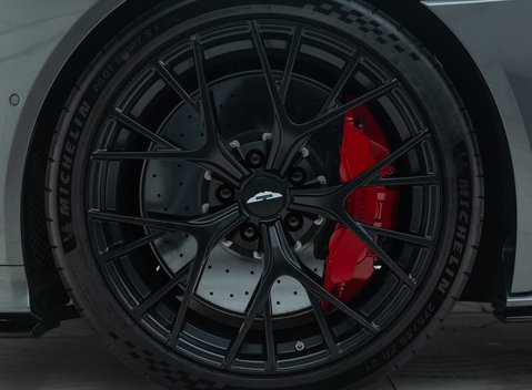 Aston Martin DB12 V8 24