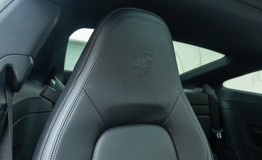 Porsche 911 Carrera 4 (992) 12