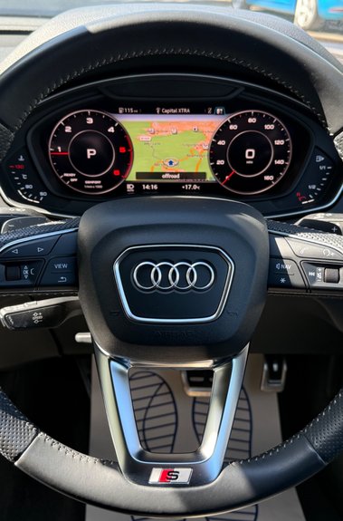 Audi Q5 TDI QUATTRO S LINE - PANORAMIC SUNROOF -TECH PACK -VIRTUAL COCKPIT 