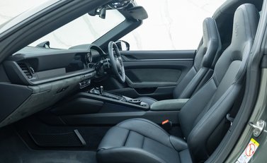 Porsche 911 Targa 4 GTS (992) 16