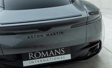 Aston Martin DB12 V8 26