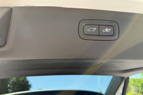 Volvo XC90 B5 INSCRIPTION PRO AWD -B&W -XENIUM PK -PAN ROOF -22S -SURROUND CAMERAS 88