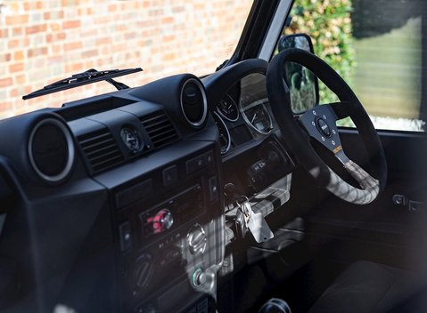 Land Rover Defender 90 Bowler Edition 15