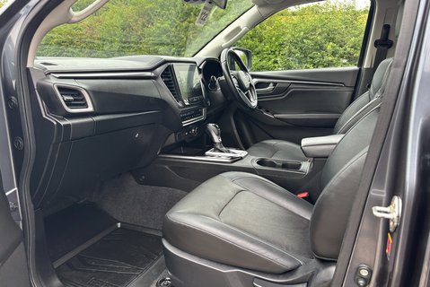 Isuzu D-Max DL40 1.9 TD Double Cab 4x4 Pickup - Roller Shutter 14