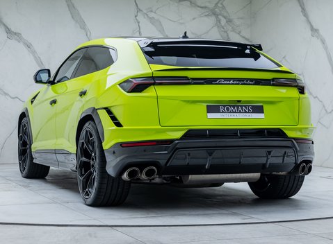 Lamborghini Urus PERFORMANTE 12