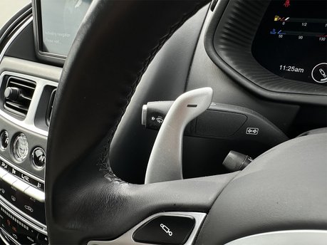 Aston Martin DB11 4.0L V8 Coupe 58