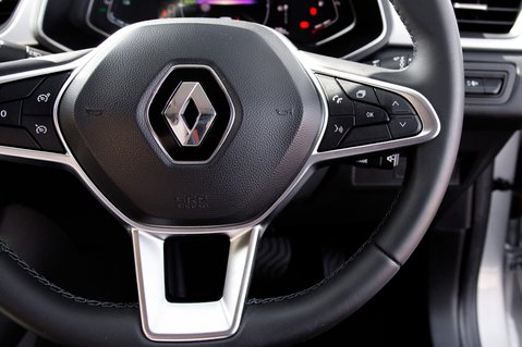 Renault Captur TECHNO E-TECH 19