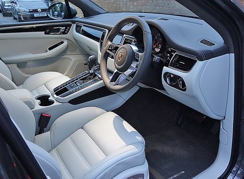 Porsche Macan Turbo 13