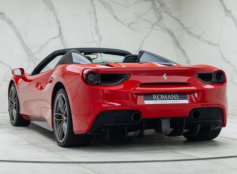 Ferrari 488 SPIDER 10