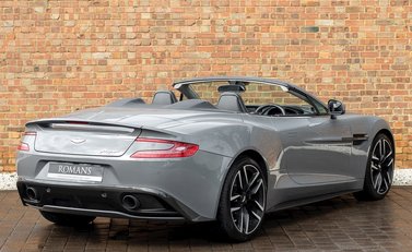 Aston Martin Vanquish Volante 7