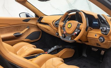 Ferrari 488 SPIDER 16