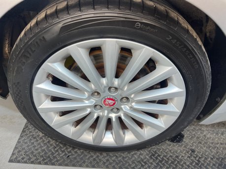 Jaguar XF D LUXURY 12