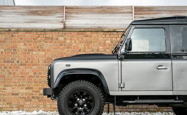 Land Rover Defender 90 Autobiography Edition 24