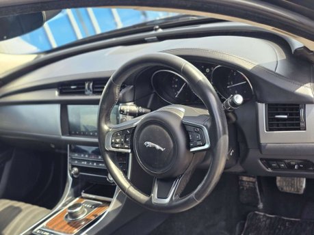 Jaguar XF 2.0d Portfolio Saloon 4dr Diesel Auto Euro 6 (s/s) (163 ps) 33