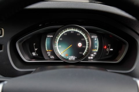 Volvo V40 T2 INSCRIPTION 14