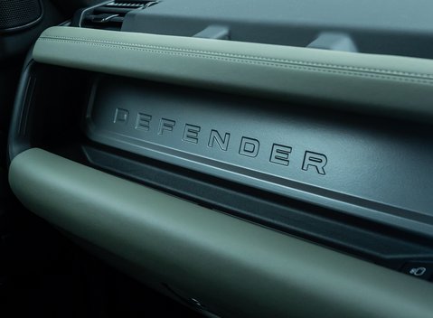 Land Rover Defender 110 OCTA EDITION ONE 33