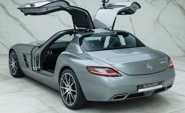 Mercedes-Benz SLS AMG 8