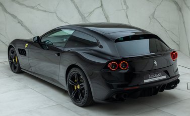 Ferrari GTC4 Lusso V12 12