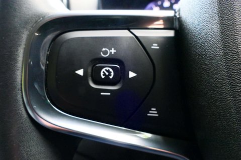 Volvo XC40 2.0 XC40 Inscription Pro B4 MHEV Auto 5dr 42