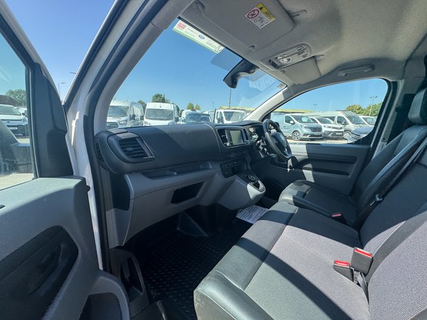 Vauxhall Vivaro AUTO LWB [SOLD SM] L2H1 Low Roof 3100 Dynamic Air Con SELECT 12
