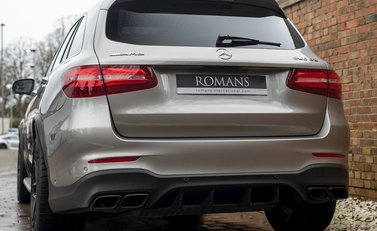 Mercedes-Benz GLC 63 4Matic 25