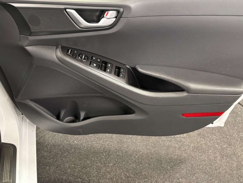 Hyundai IONIQ 1.6 IONIQ Premium FHEV Semi-Auto 5dr 10