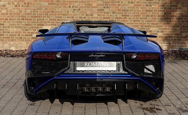 Lamborghini Aventador SV Roadster 21