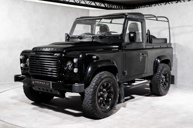 Land Rover Defender 90 TD SOFT TOP XS. MOMO WHEEL. HEATED SEATS. ALPINE STEREO. REAR BENCH SEATS. 1