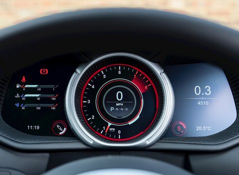 Aston Martin DB11 V8 16