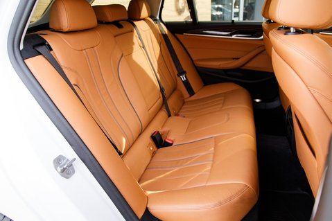 BMW 5 Series 520D XDRIVE SE TOURING 35