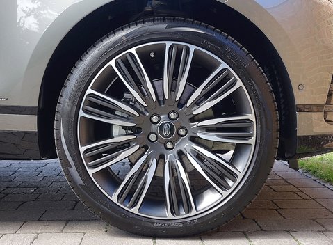 Land Rover Range Rover Velar First Edition D300 11