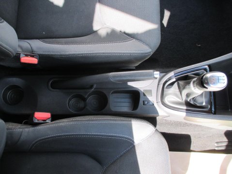 Renault Clio 0.9 TCe Play Euro 6 (s/s) 5dr 23