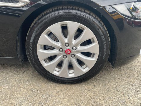 Jaguar XE 2.0d SE Euro 6 (s/s) 4dr 17