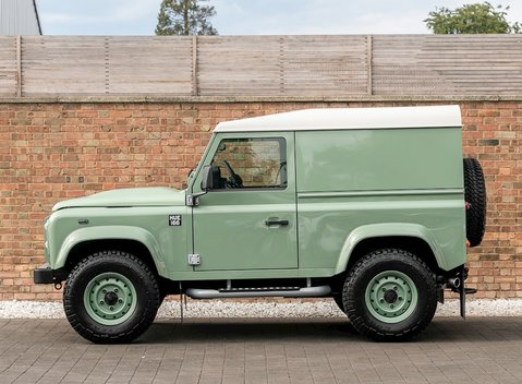 Land Rover Defender 90 Heritage Hard Top 2