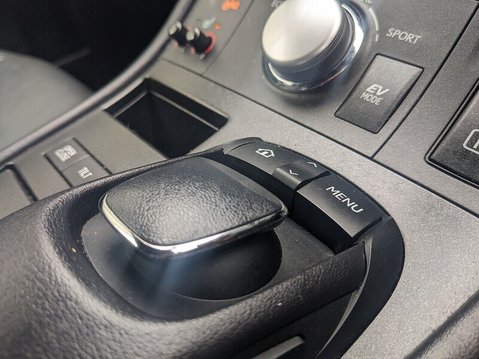 Lexus CT 200H F SPORT 28